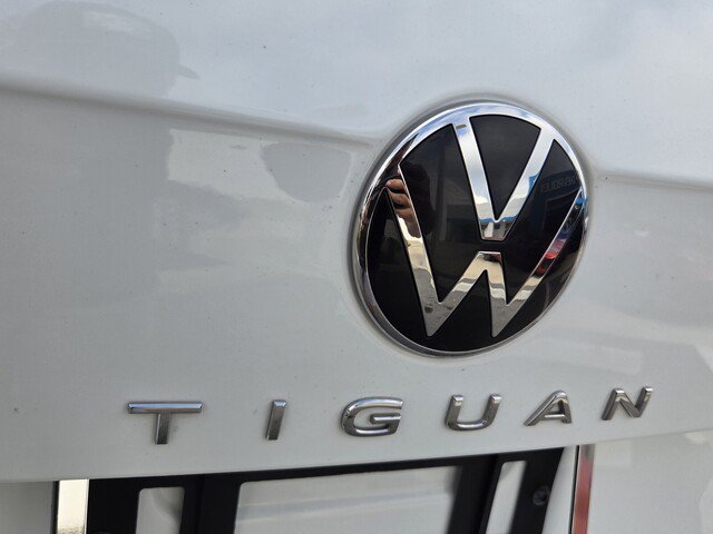 Used 2024 Volkswagen Tiguan SE AWD/4WD image 31