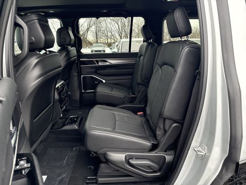 New 2026 Jeep Grand Wagoneer Limited AWD/4WD image 17