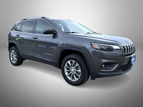 Used 2019 Jeep Cherokee Latitude Plus w/ Cold Weather Group AWD/4WD image 3