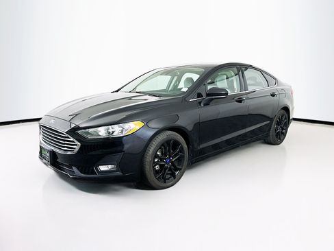 Used 2020 Ford Fusion SE w/ Equipment Group 151A FWD image 3