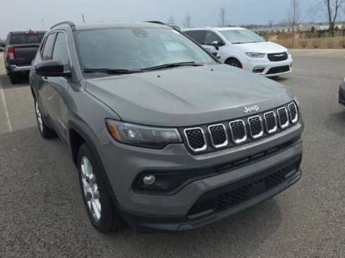 Used 2023 Jeep Compass Latitude image 8