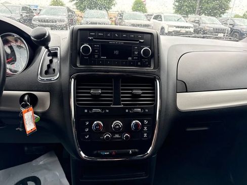 Used 2015 Dodge Grand Caravan SE w/ Quick Order Package 29E SE FWD image 24