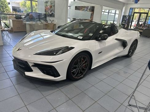 Used 2023 Chevrolet Corvette Stingray Premium Conv w/ Z51 Performance Package RWD image 17