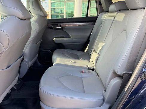 Used 2021 Toyota Highlander Limited AWD/4WD image 10