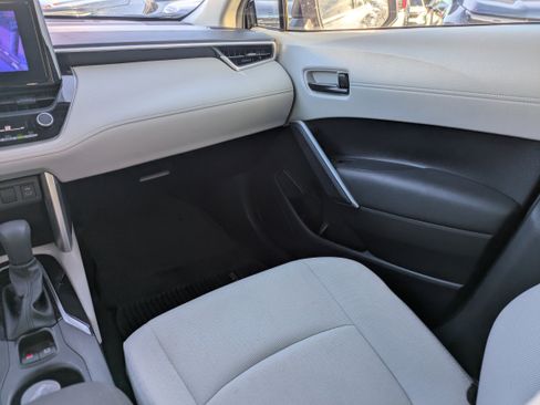 Used 2023 Toyota Corolla Cross L image 10