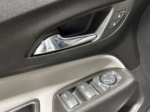 Used 2022 Chevrolet Equinox LS image 20