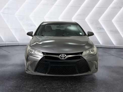 Used 2016 Toyota Camry XSE FWD image 2