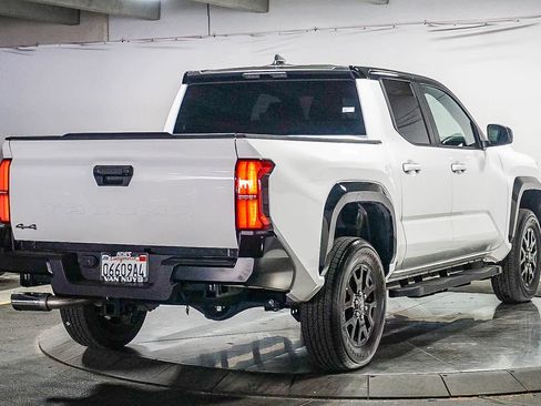 Certified 2024 Toyota Tacoma SR5 AWD/4WD image 11