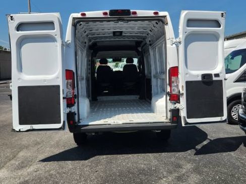 Used 2026 RAM ProMaster 2500 w/ Convenience Group FWD image 3