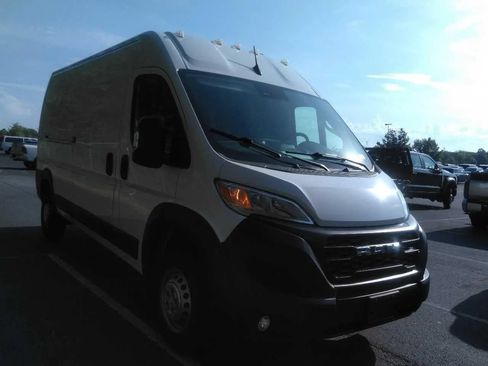 Used 2025 RAM ProMaster 3500 w/ Convenience Group FWD image 2