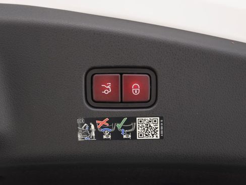 Certified 2024 Mercedes-Benz CLE 300 4MATIC Coupe image 31