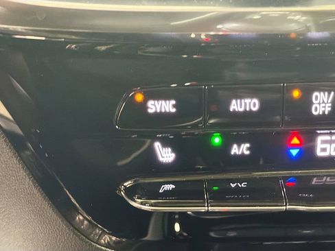 Used 2024 Buick Encore GX Avenir w/ Avenir Technology Package FWD image 21