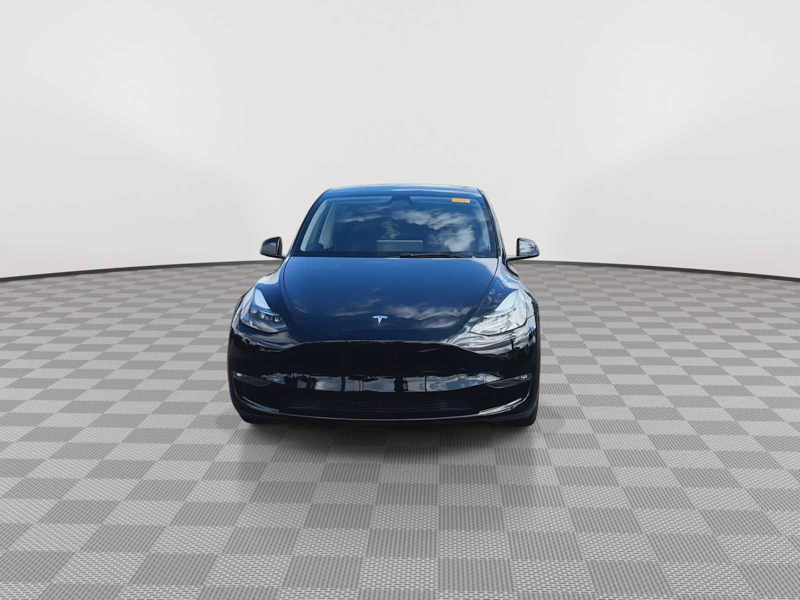 Used 2025 Tesla Model Y Long Range AWD/4WD image 3