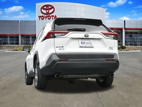 Used 2022 Toyota RAV4 XLE image 39