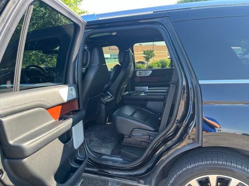 Used 2021 Lincoln Navigator Reserve w/ Luxury Package AWD/4WD image 11