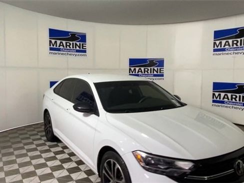 Used 2023 Volkswagen Jetta Sport image 4