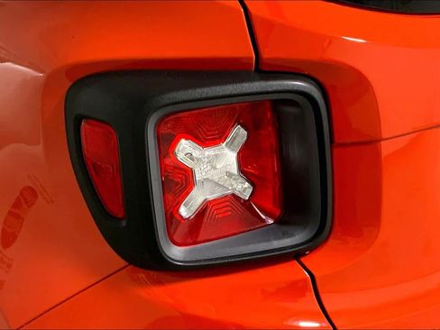 Used 2016 Jeep Renegade Trailhawk w/ Premium Trailhawk Package AWD/4WD image 27