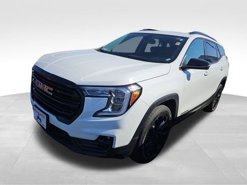 Used 2024 GMC Terrain SLT w/ Elevation Edition image 3