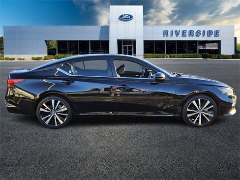 Used 2021 Nissan Altima 2.5 SR w/ SR Premium Package image 7