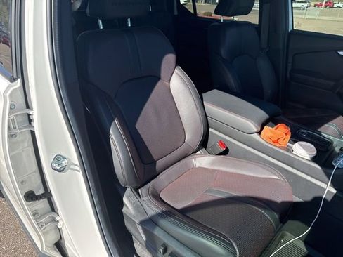 Used 2025 Honda Pilot Black Edition image 3