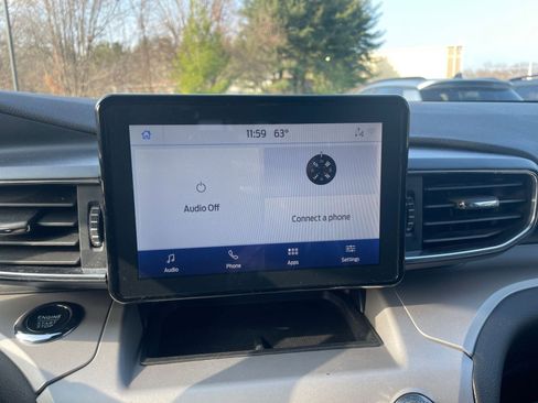 Used 2024 Ford Explorer XLT w/ Equipment Group 202A image 21