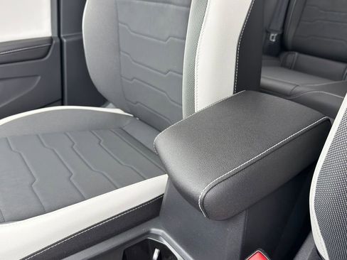New 2026 Volkswagen Taos SE FWD image 27
