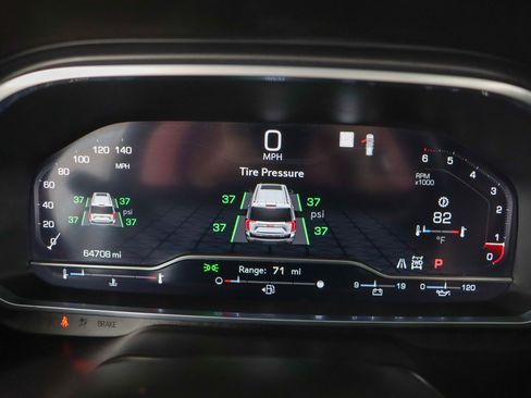 Used 2023 GMC Yukon XL AT4 image 16