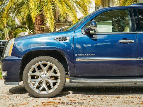 Used 2009 Cadillac Escalade AWD image 4