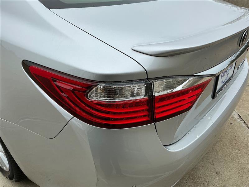 Used 2014 Lexus ES 300h w/ Luxury Package w/Bamboo Trim FWD image 19