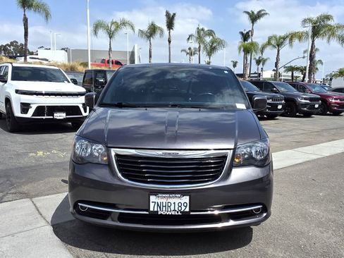 Used 2015 Chrysler Town & Country S w/ Trailer Tow Group FWD image 7