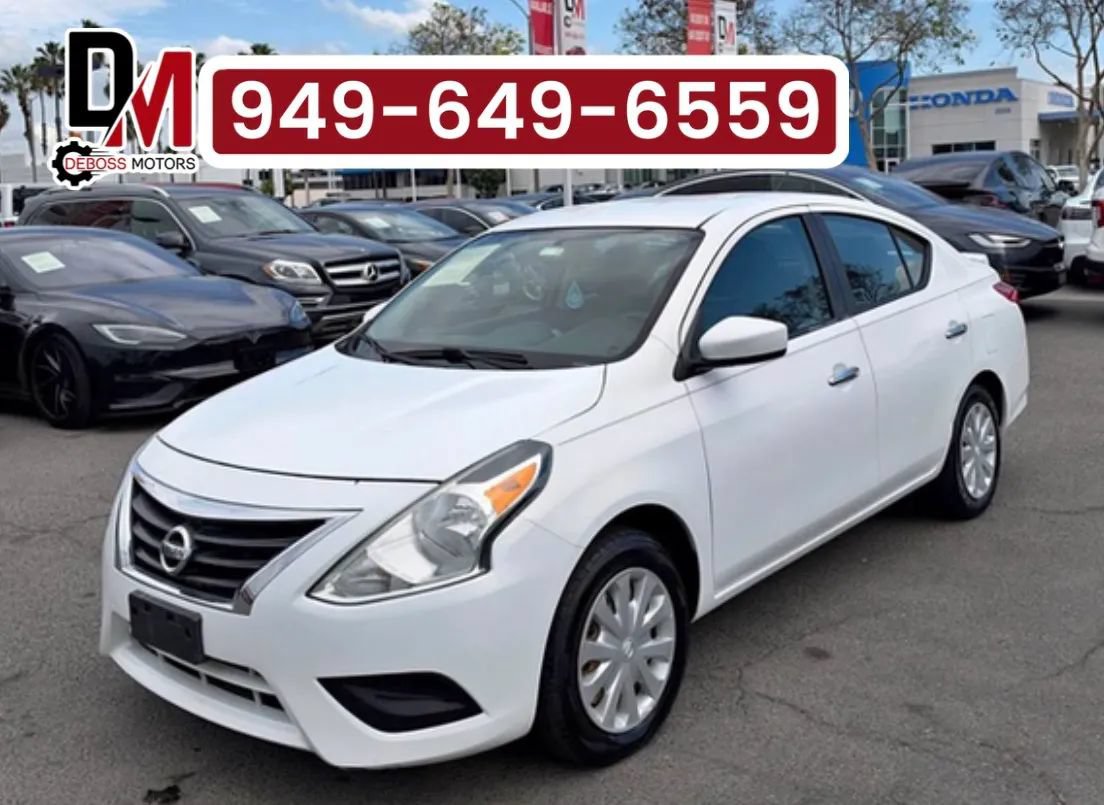 Used 2015 Nissan Versa SV FWD image 1