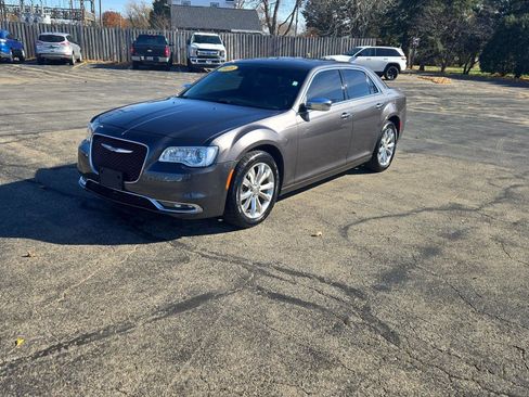 Used 2018 Chrysler 300 Limited w/ Safetytec Plus Group image 6