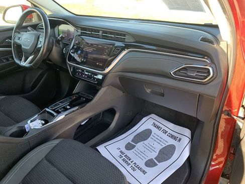 Certified 2022 Chevrolet Bolt EUV LT w/ Comfort Package image 28