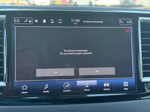 Certified 2024 Chrysler Pacifica Touring-L FWD image 32