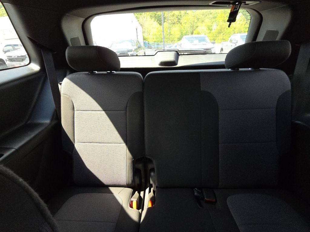 Used 2023 Chevrolet Traverse LT w/ LPO, Floor Liner Package AWD/4WD image 30