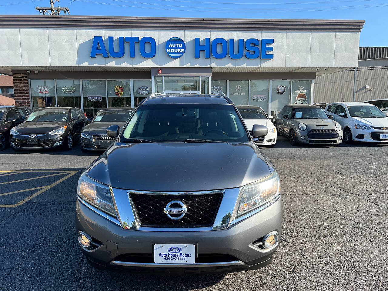 Used 2015 Nissan Pathfinder SV FWD image 2