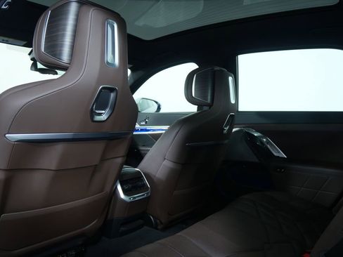 Certified 2023 BMW 760i xDrive w/ Executive Package image 18