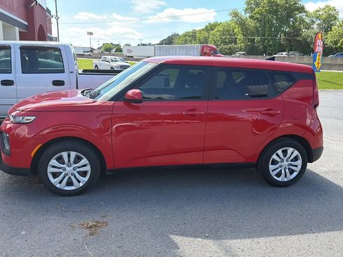 Used 2021 Kia Soul LX FWD image 2