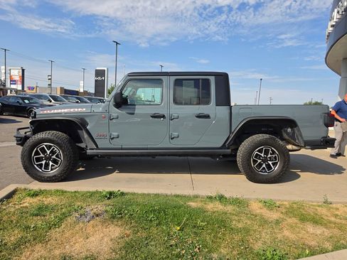 Used 2024 Jeep Gladiator Rubicon w/ Steel Bumper Group AWD/4WD image 8