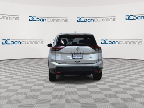 Used 2024 Nissan Rogue SV FWD image 7