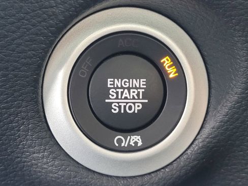 New 2026 Chrysler Pacifica Limited w/ Uconnect Theater Family Group image 23