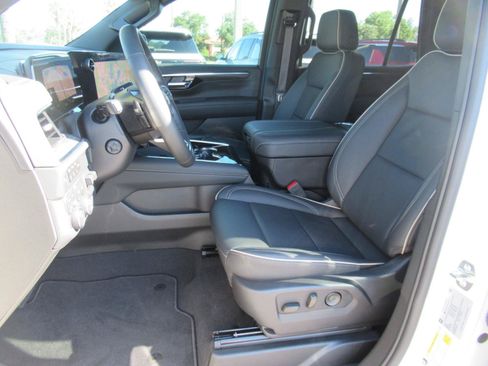 Used 2025 Chevrolet Tahoe Premier w/ Sun And Tow Package AWD/4WD image 19