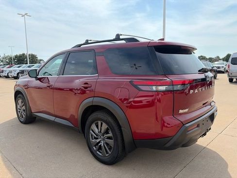 Used 2022 Nissan Pathfinder SV w/ SV Premium Package AWD/4WD image 5