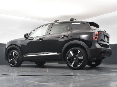New 2026 Nissan Kicks SR FWD image 40