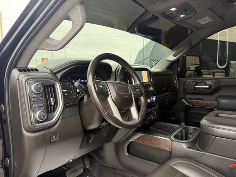 Used 2022 GMC Sierra 2500 Denali w/ Denali Black Diamond Edition AWD/4WD image 17