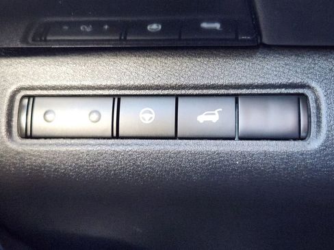 Used 2025 Nissan Pathfinder SV image 27