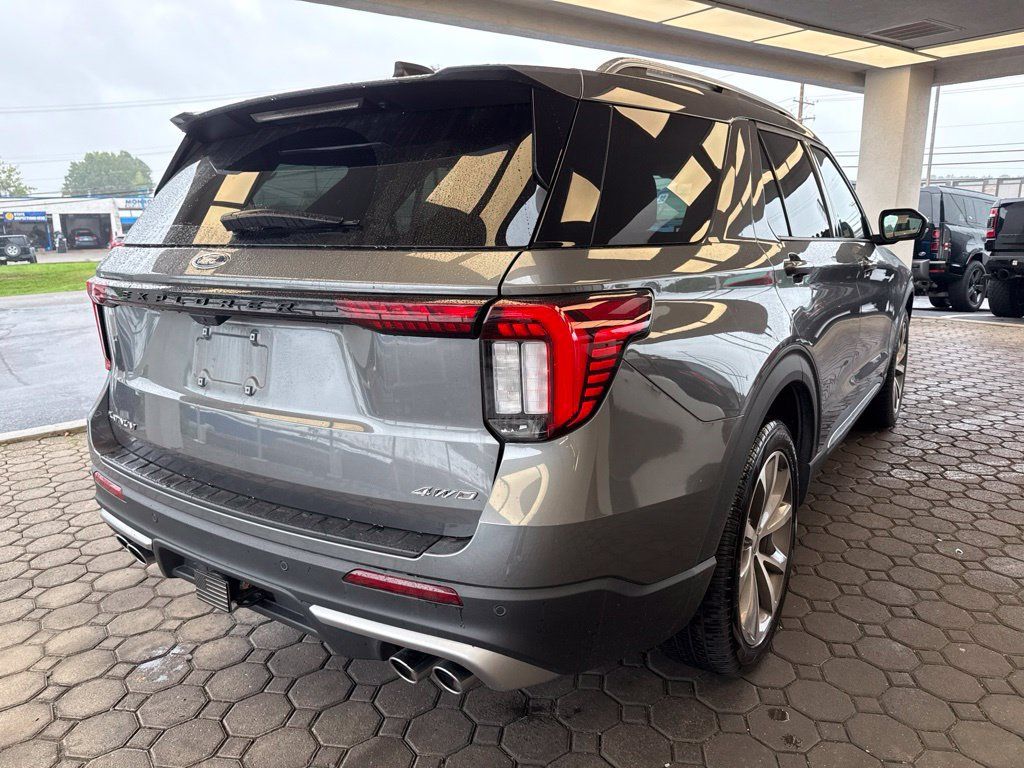 Used 2025 Ford Explorer Platinum w/ Ultimate Package AWD/4WD image 6
