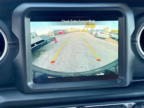 Used 2021 Jeep Wrangler Unlimited Sahara image 15