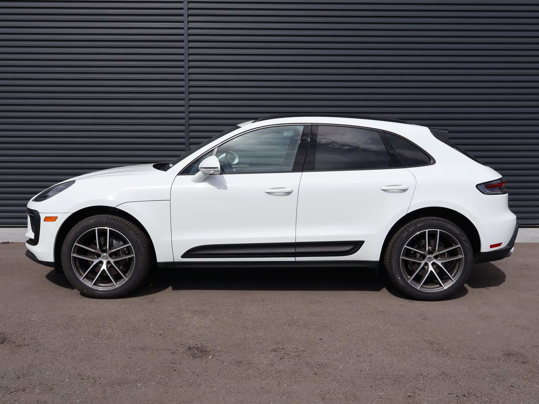 Certified 2026 Porsche Macan AWD/4WD image 2