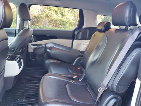 Used 2023 Kia Carnival SX image 10